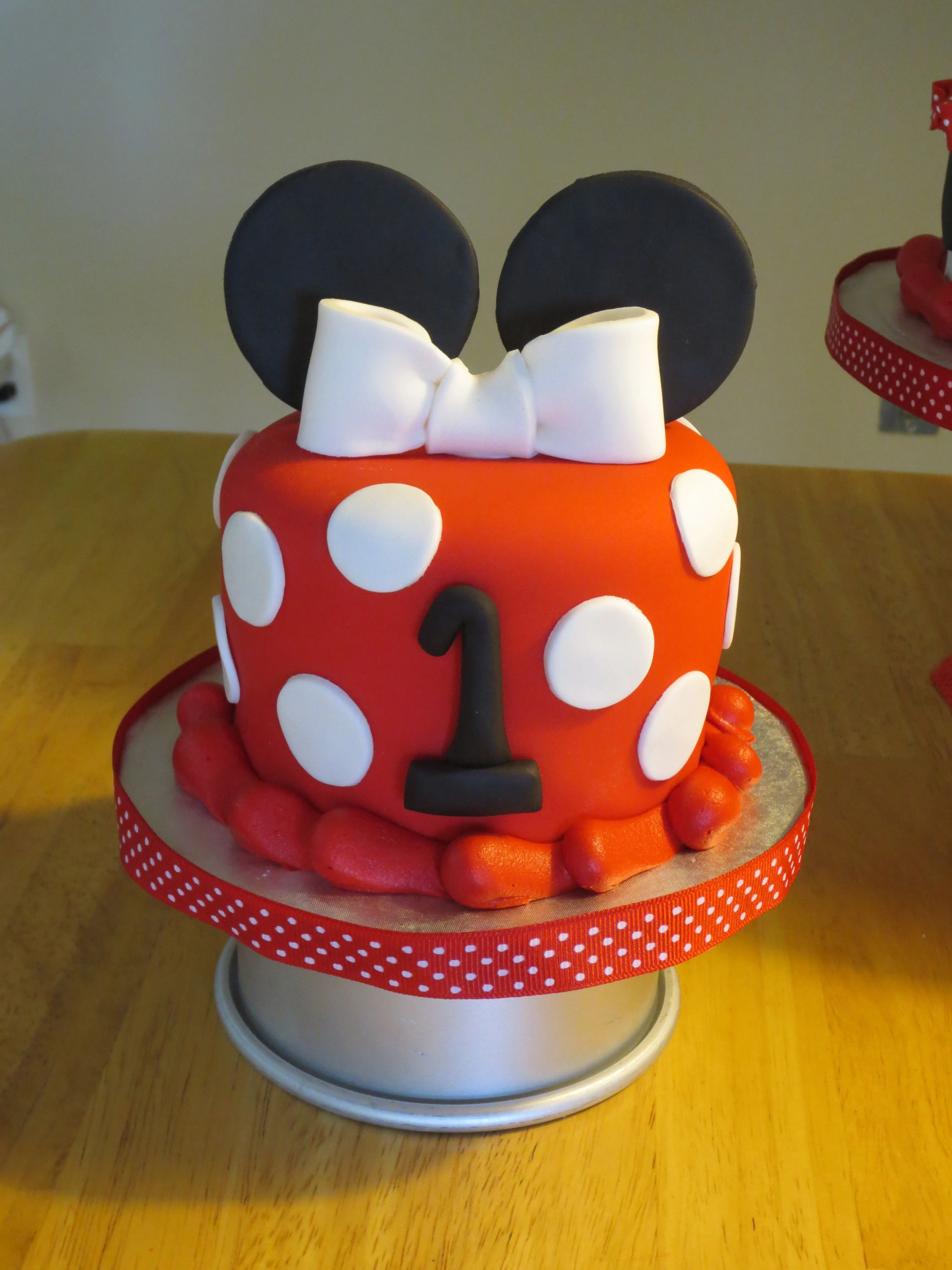 minnie mouse bow | Byrdie Girl Custom Cakes