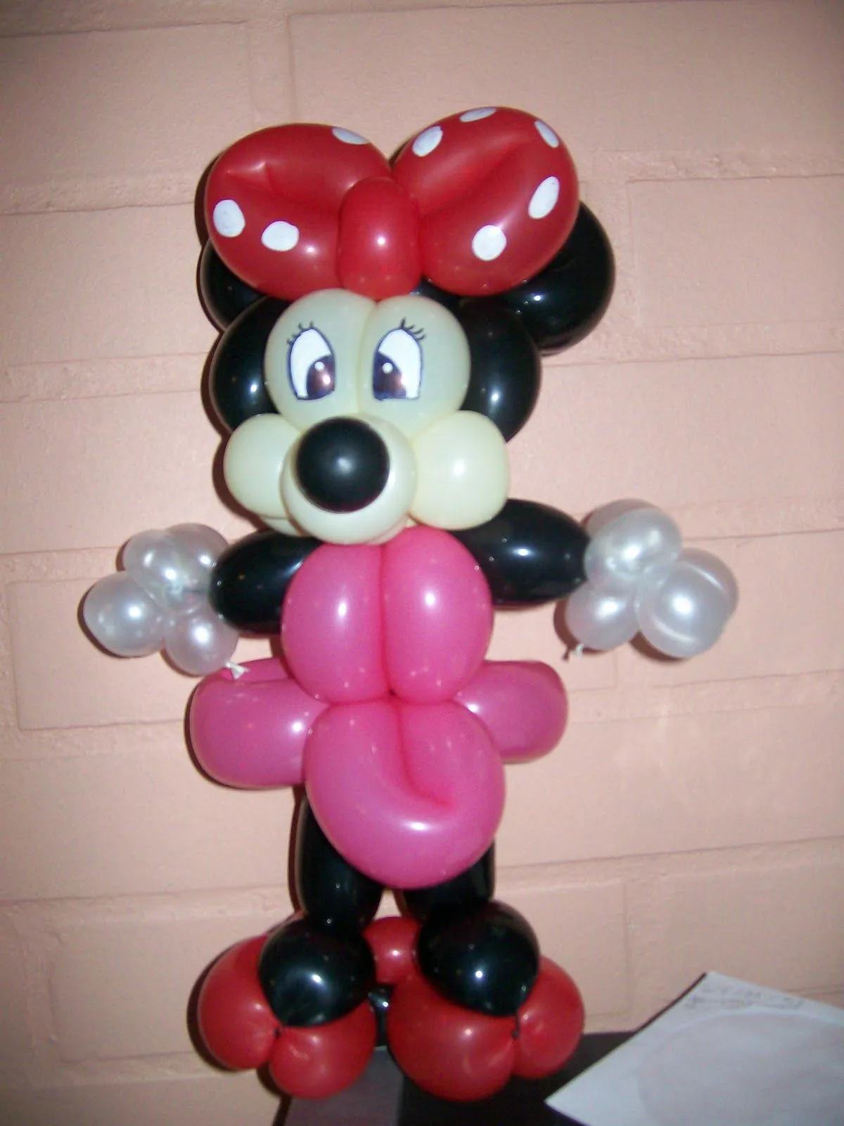 Minnie Mouse con globos - Imagui