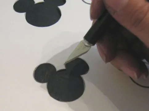 justJENN recipes – Minnie Mouse fondant heads how-