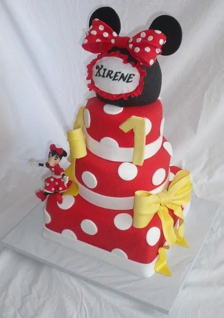 Minnie Mouse Theme Fondant Cake With Edible Mouse Hat and Edible ...