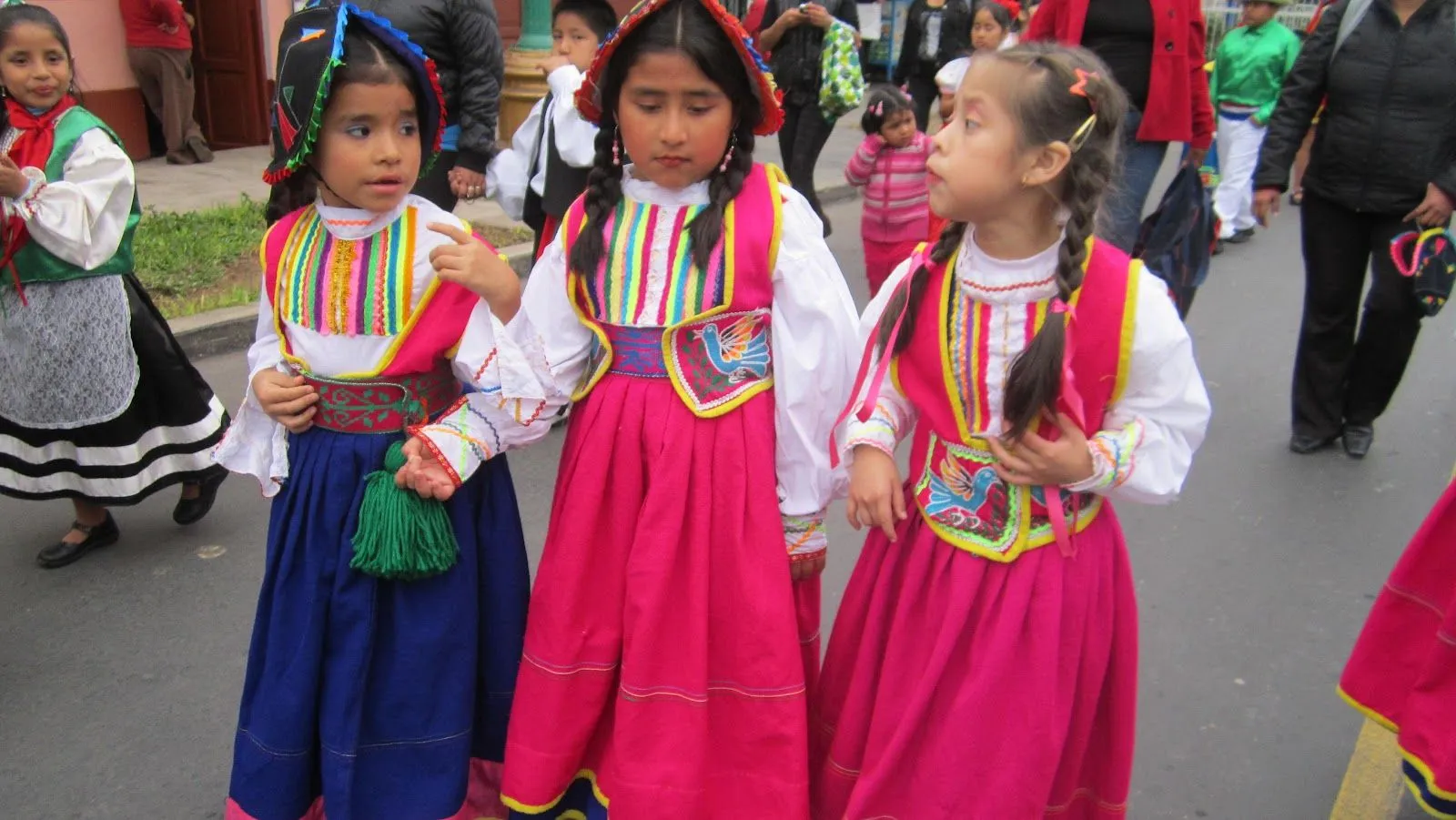 MIRANDOPINANDO: TRAJES TÍPICOS DEL PERÚ