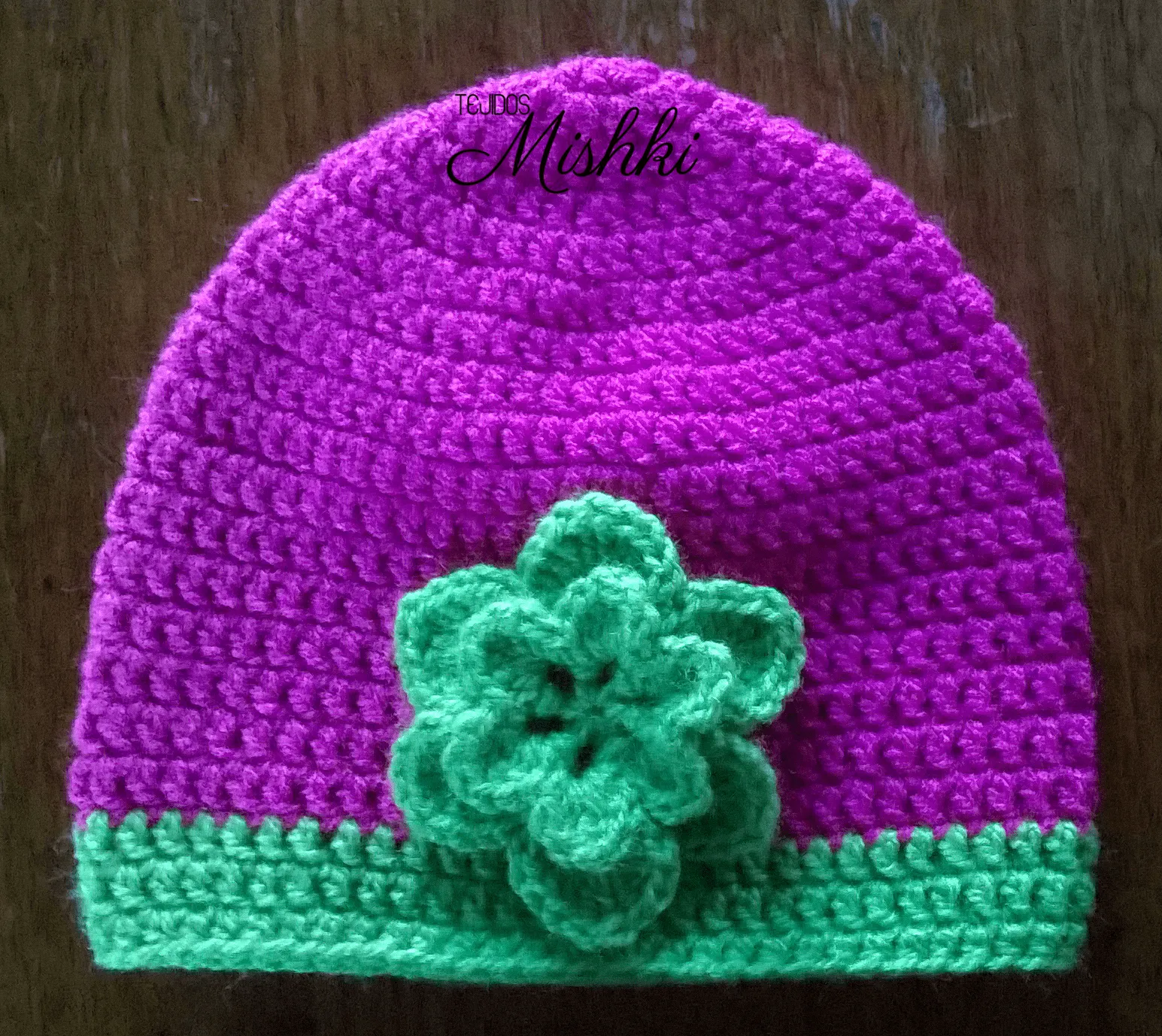 Mishki: Gorro en crochet para niña