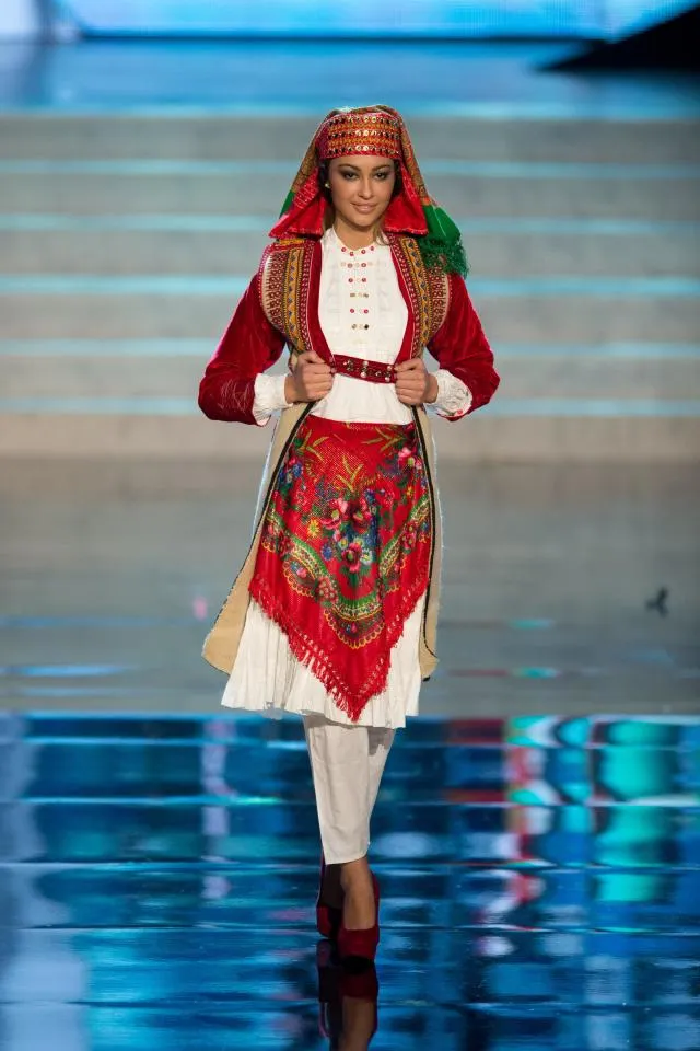Miss Universo 2012: Candidatas en traje típico