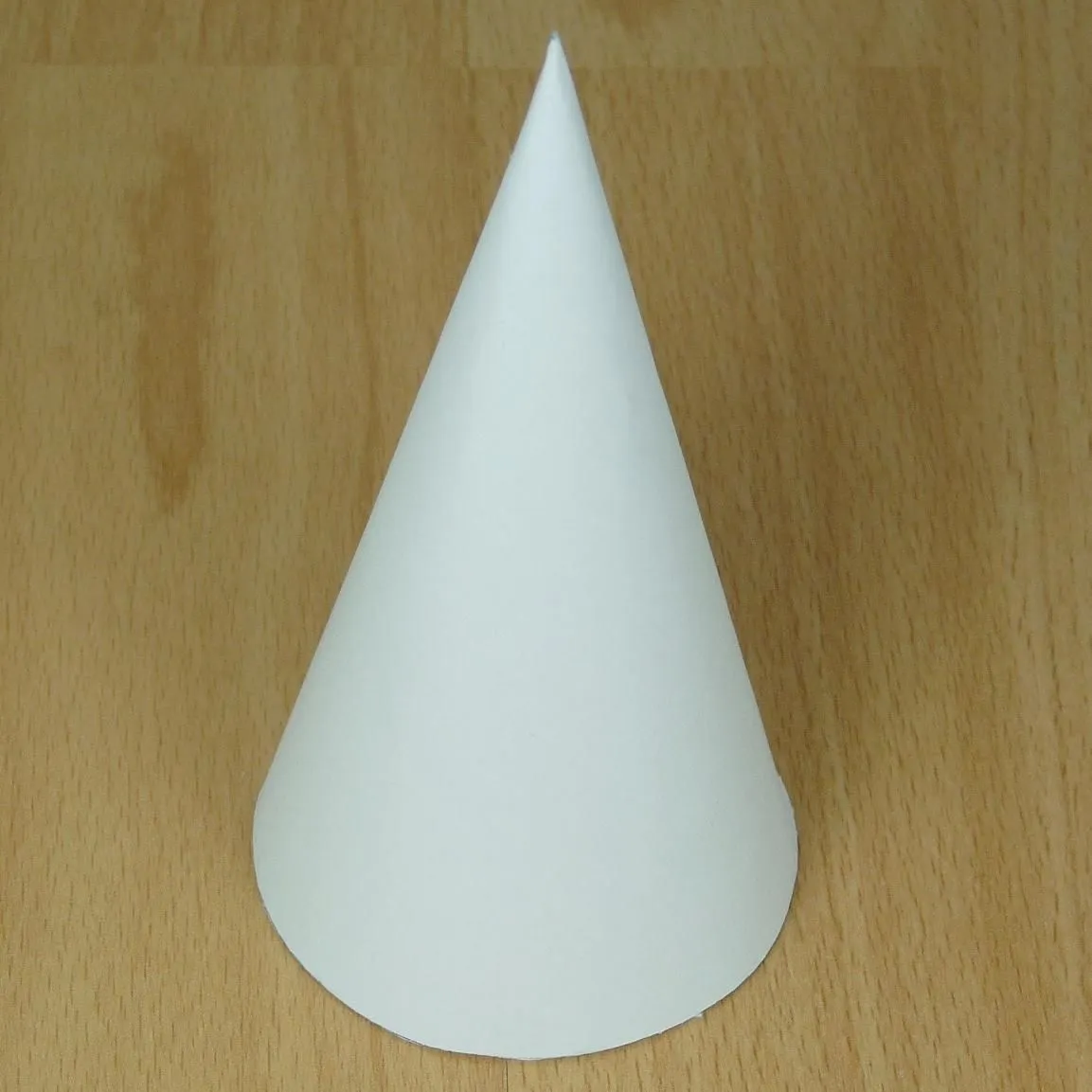 Modelo de papel de un cono