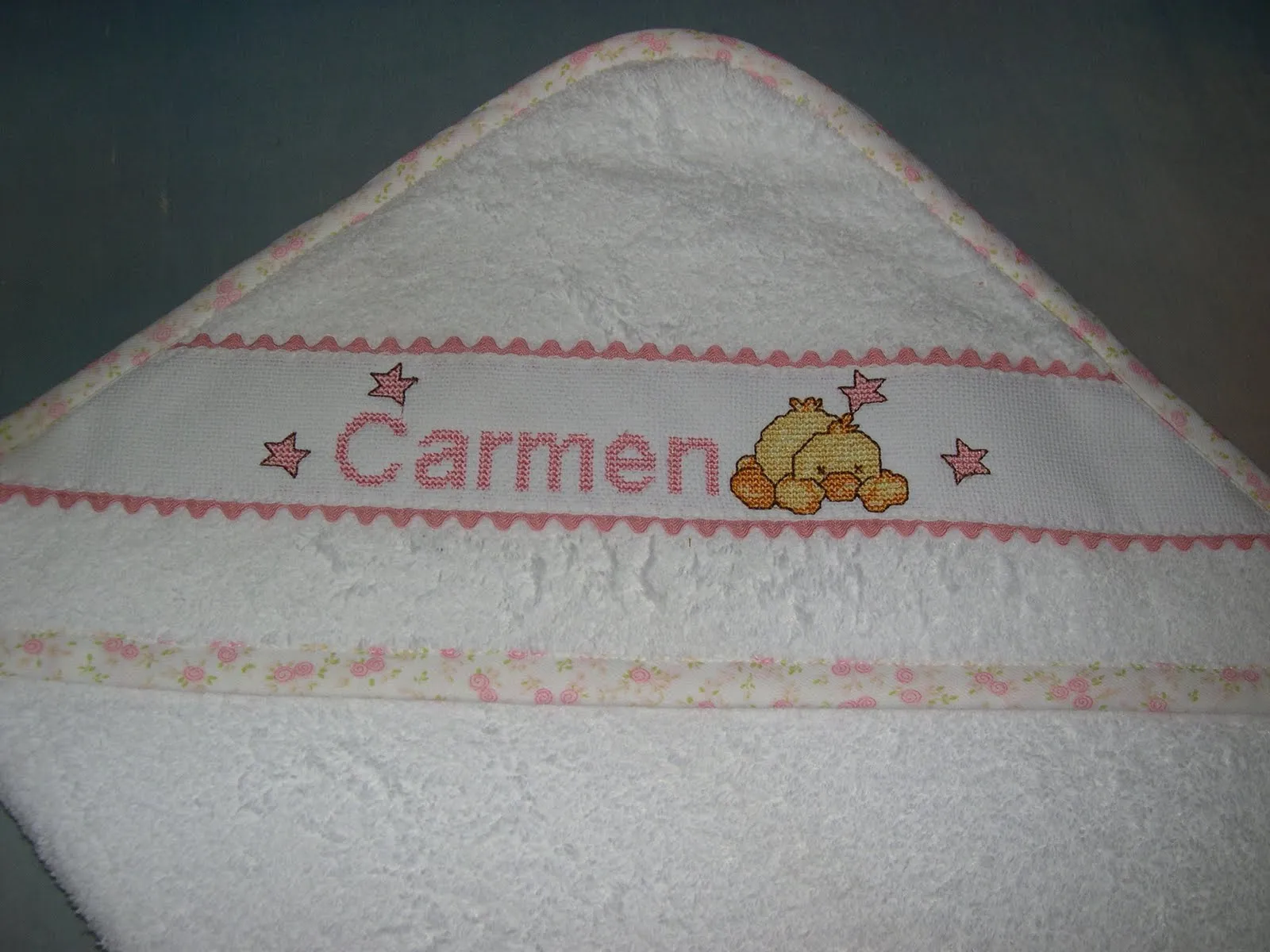 Este modelo en punto de cruz ya es un clásico, pero sigue gustado.