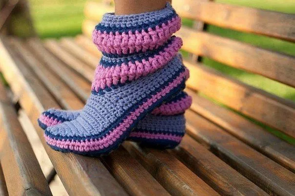 modelos de botas tejidas a crochet para niña