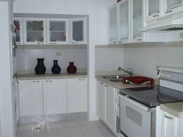 Cocina empotrada en concreto y ceramica - Imagui