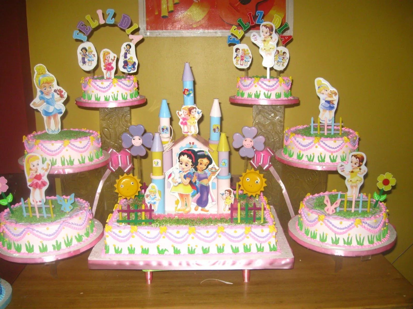 Modelos de tortas de princesas Disney - Imagui