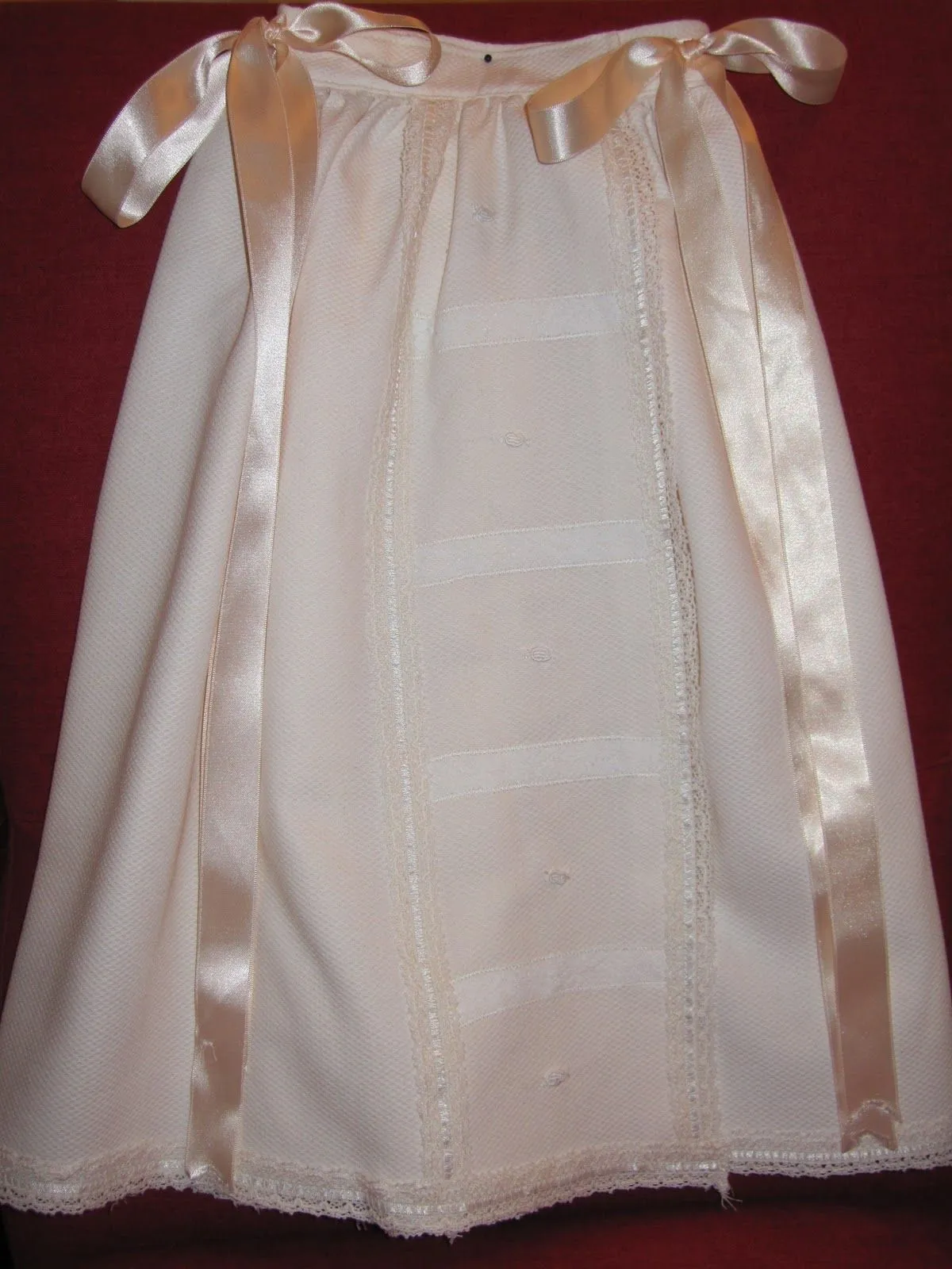 LA MODISTA DE SUEÑOS: Faldón bebé