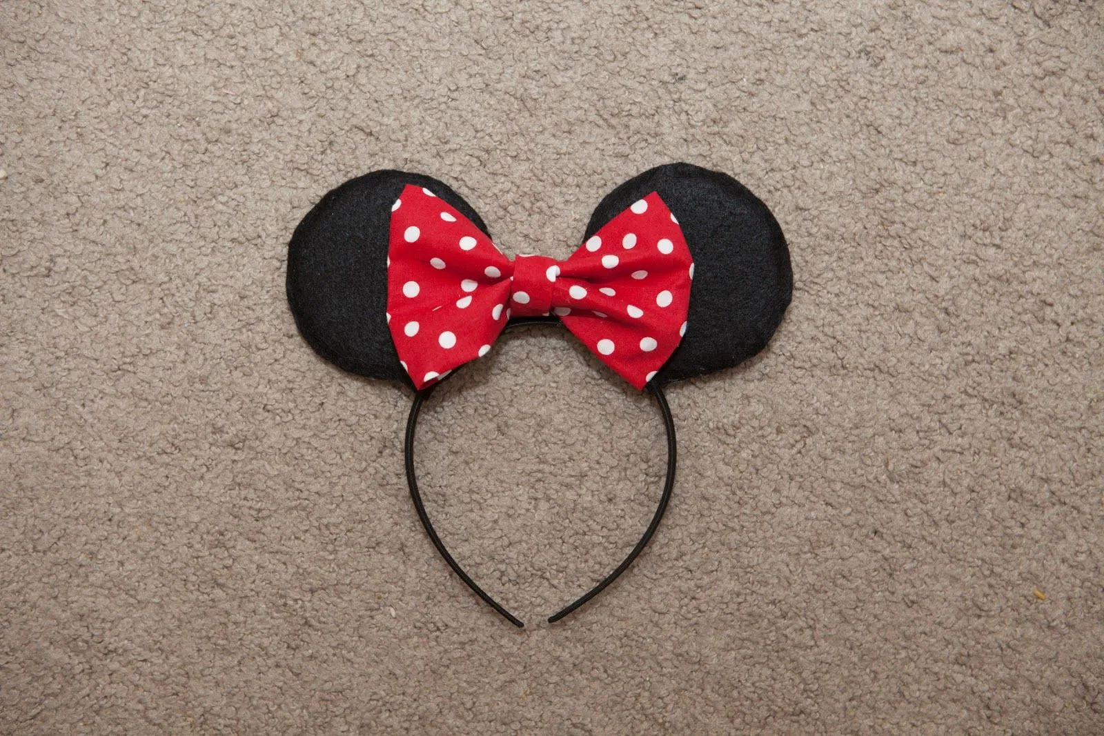 Mommy Minutes: Minnie Mouse Headband Tutorial