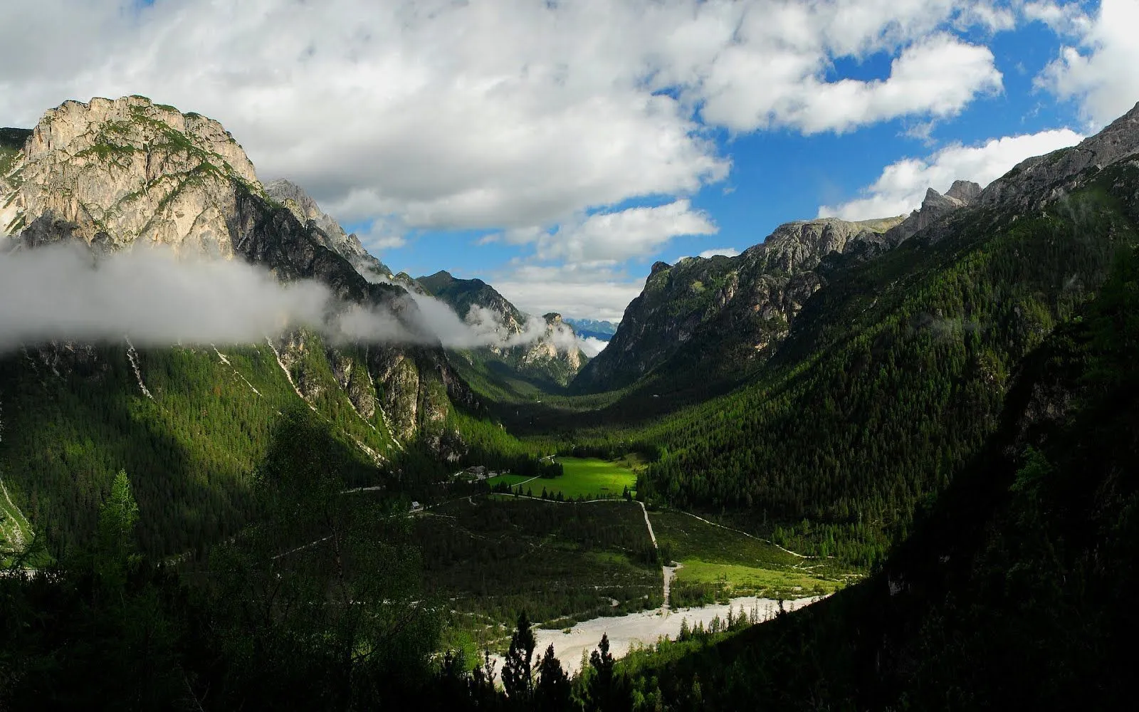 Montañas verdes - Green mountains - Wallpapers | Banco de Imagenes