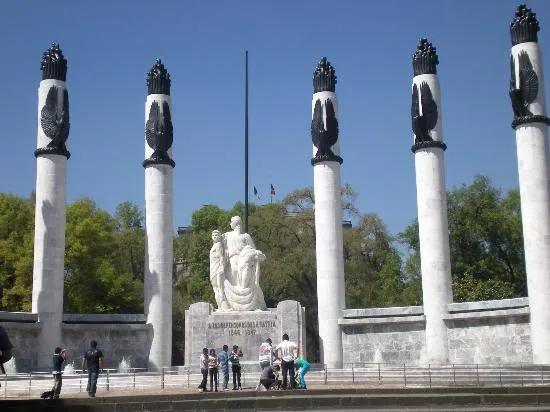 Monumento - Picture of Monumento a los Ninos Heroes, Mexico City ...
