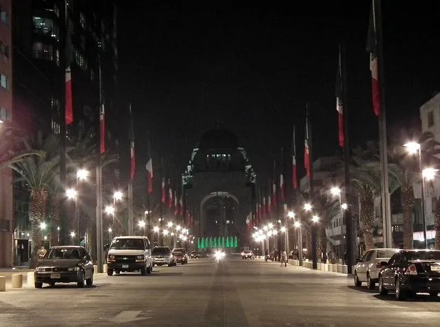 Monumento a la Revolución visto de noche, Ciudad de México (2010 ...