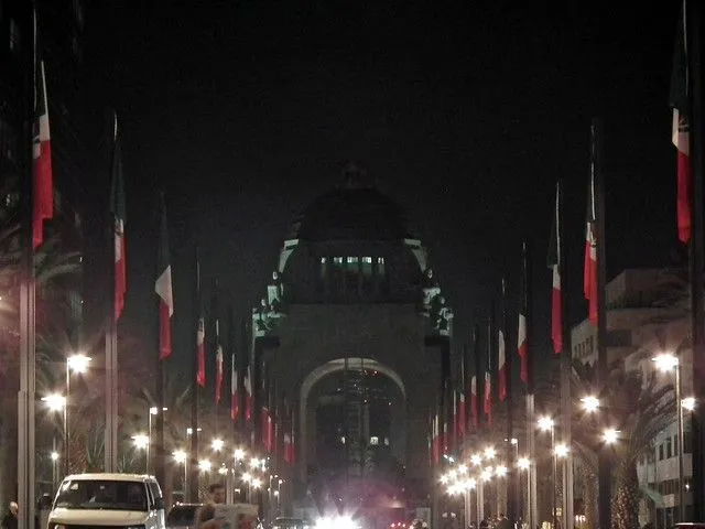 Monumento a la Revolución visto de noche, Ciudad de México (2010 ...