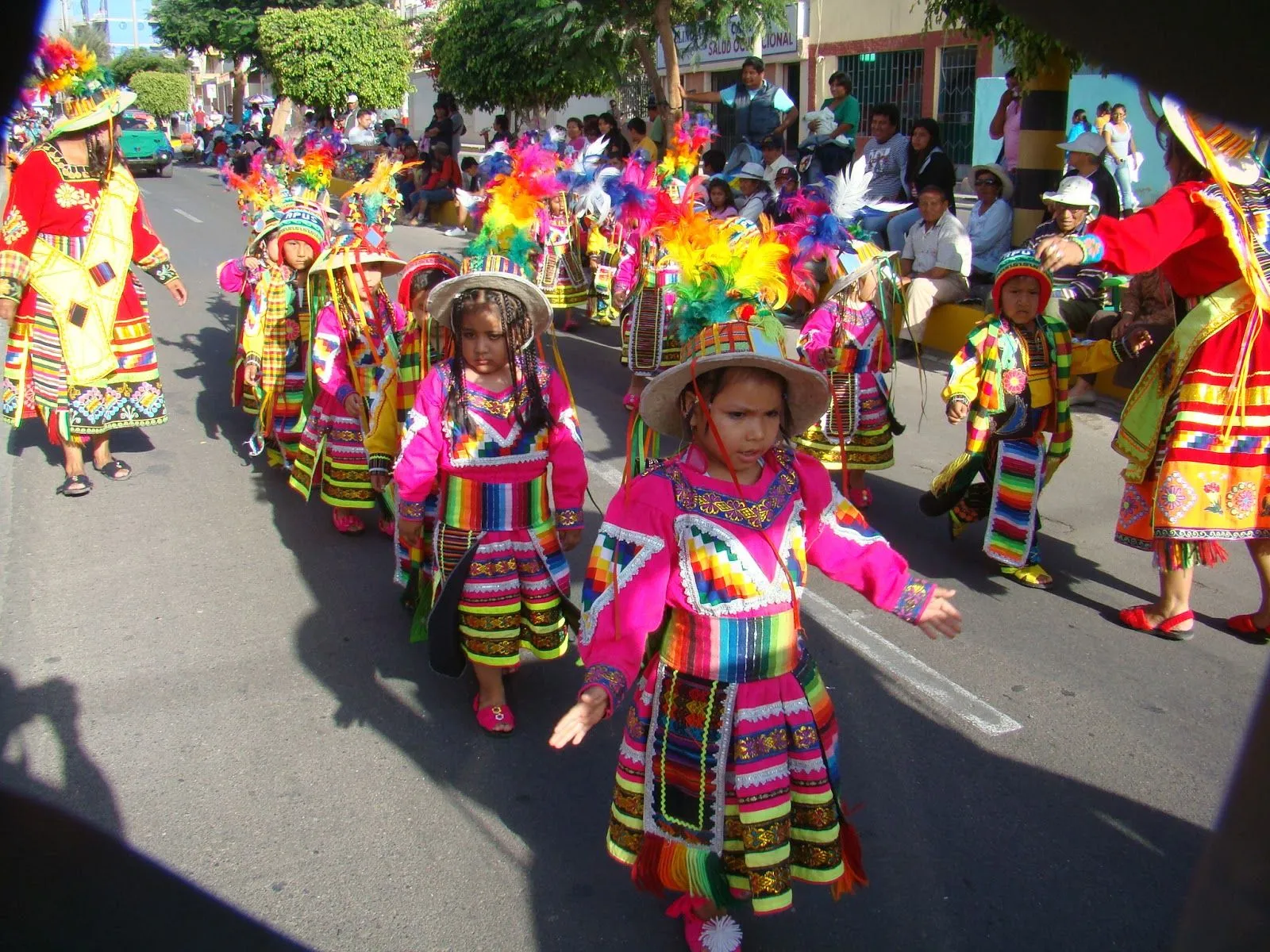 Moquegua Noticias: Corso de niños de Instituciones Educativas ...