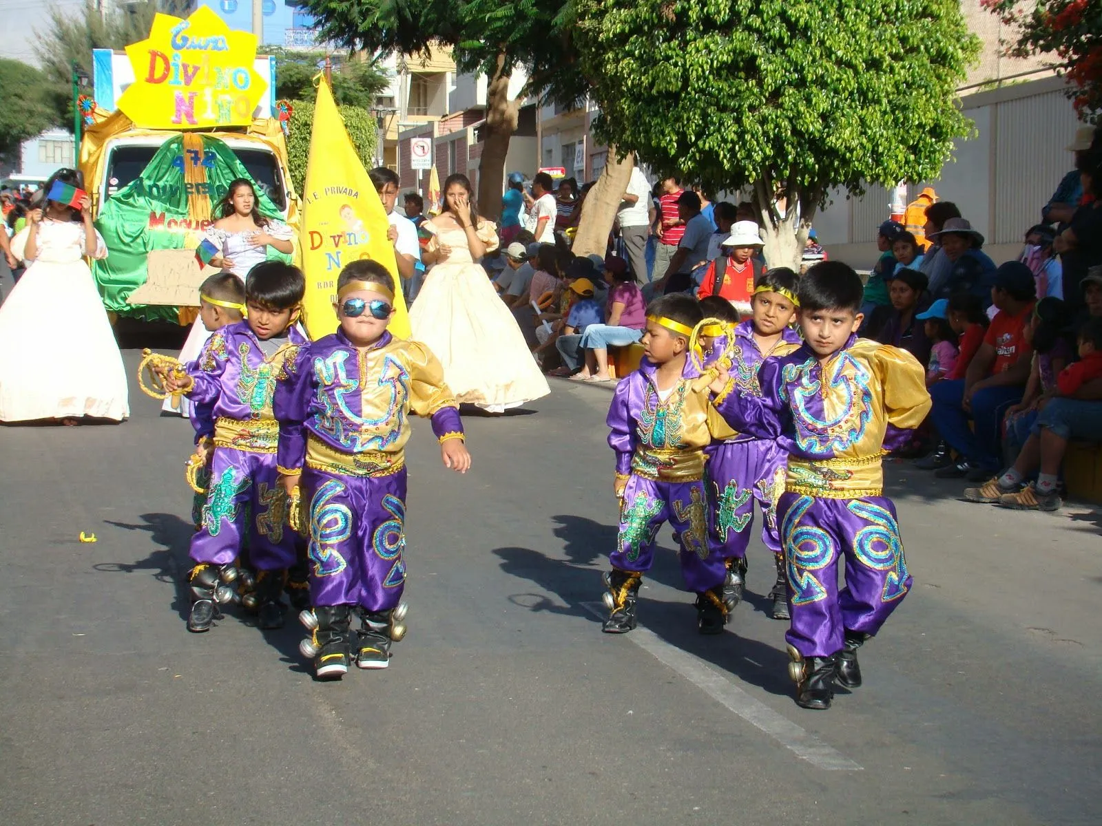 Moquegua Noticias: Corso de niños de Instituciones Educativas ...