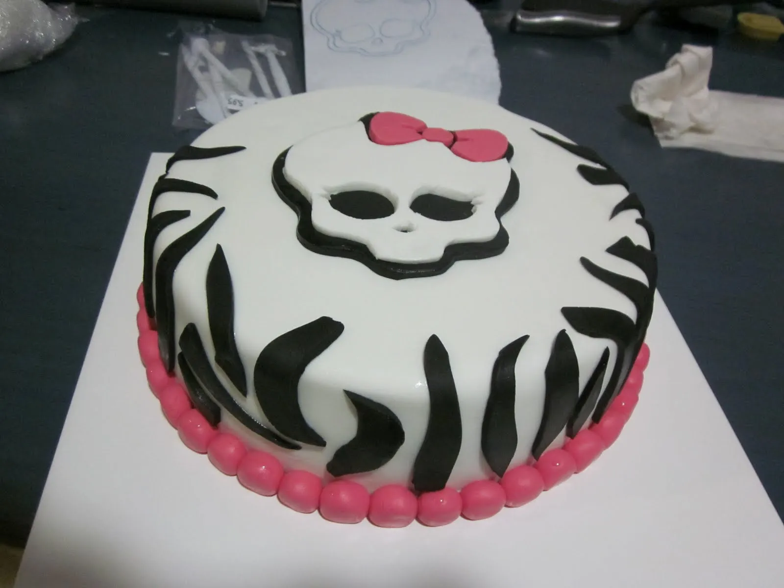 MI MORTERO: TARTA FONDANT MONSTER HIGH