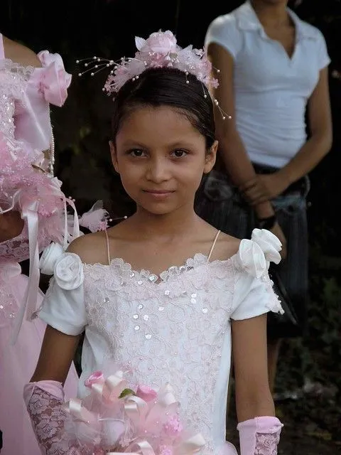 Muchacha en una fiesta de 15 años; Dolores, Cabañas, El Salvador ...