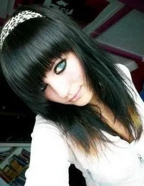 contra ellas ya que las mujeres emos son verdaderamente bellas cuando ...