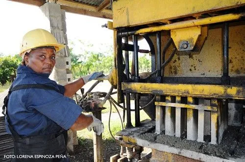 Mujeres “invaden” los oficios que eran antes solo para hombres