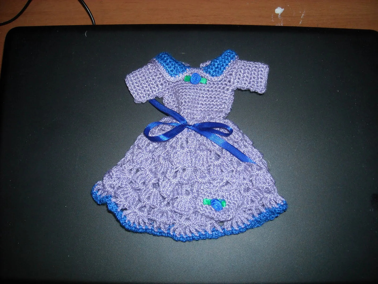 MUNDO DEL TEJIDO CROCHET Y ALGO MAS: ROPITA PARA MUÑECA