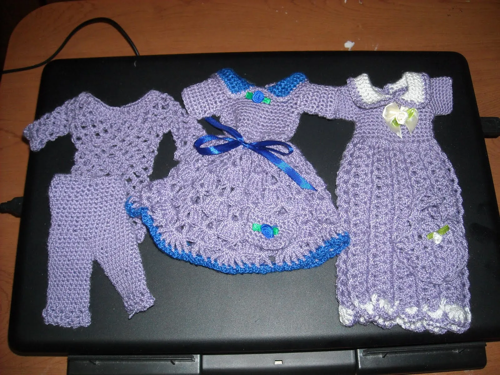 MUNDO DEL TEJIDO CROCHET Y ALGO MAS: ROPITA PARA MUÑECA