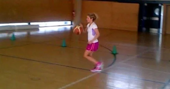 MundoRd.Com: Vídeo - Shakira jugando basketball y practicando al ...