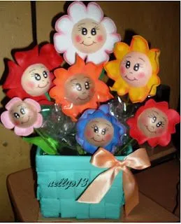 LAS MUÑECAS DE NELLYS...: Arreglo de flores fofuchas