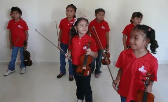 Música en tierra maya.