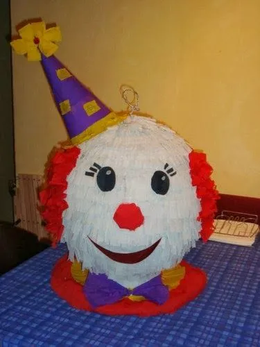 MuyAmeno.com: Piñatas de Payasos, parte 1