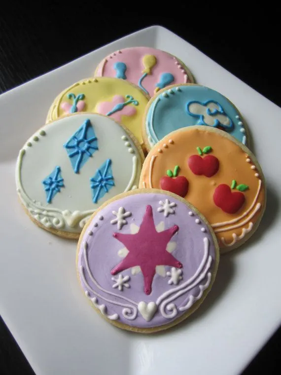 My Little Pony: Friendship is Magic Cutie Mark Cookies with Royal ...