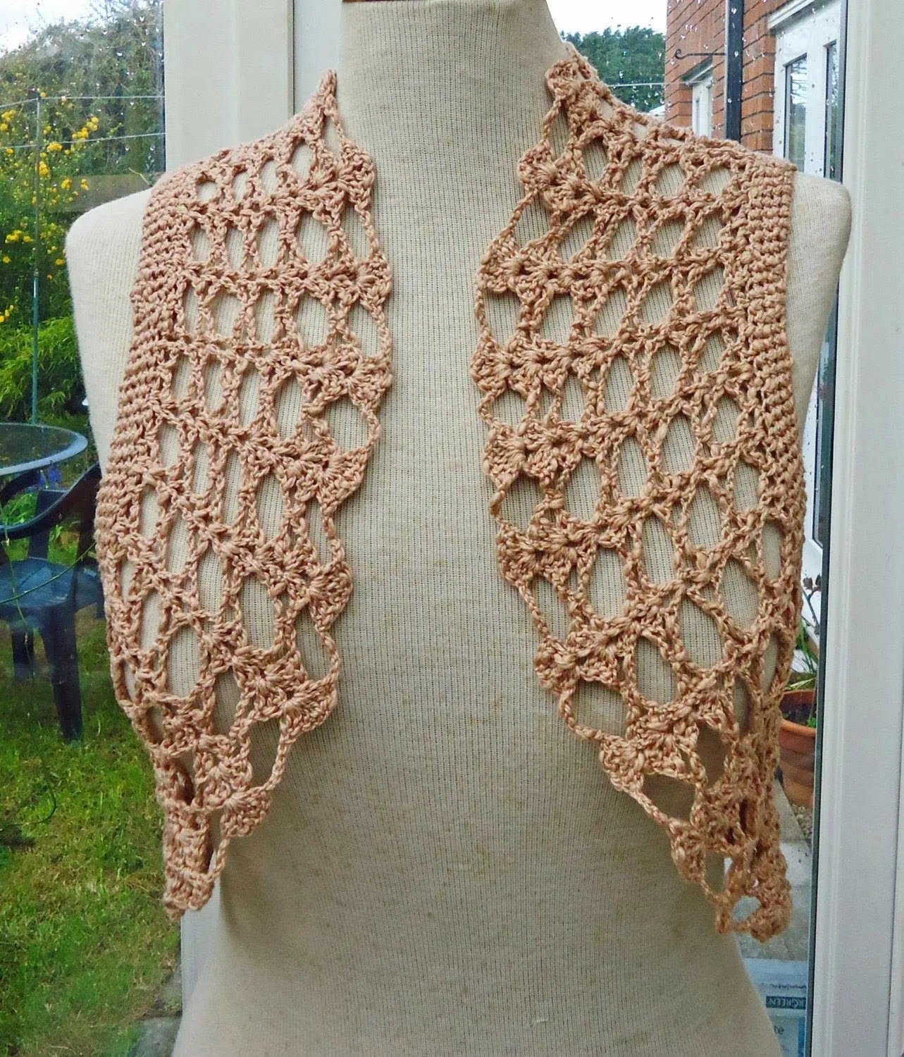 My Twisted Dreams...: Circular Crochet Bolero - Free Pattern