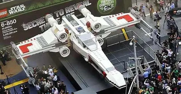 Nave de Luke Skywalker aterriza en Times Square - NM Actualidad