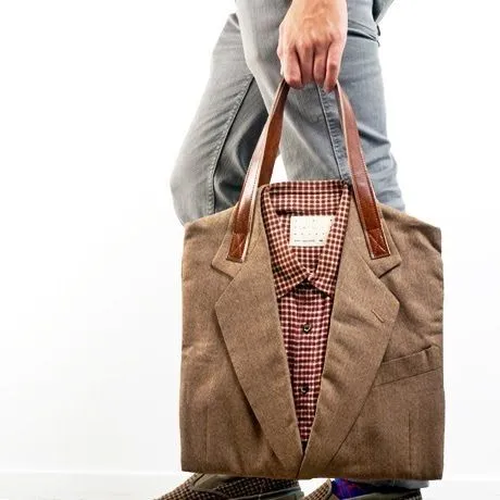 Negocios de moda reciclada: Un traje reciclado convertido en bolso ...