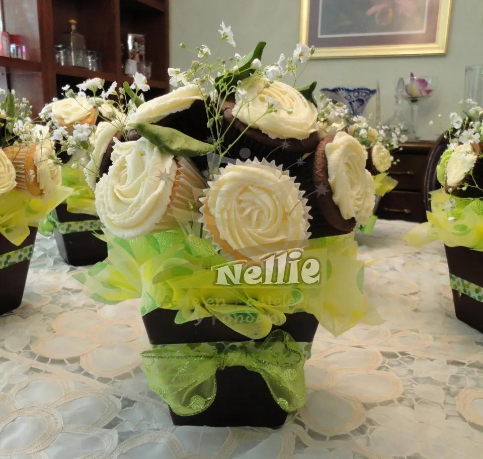 Nellie - Arte en Pastelería y Fondant: Maceta de cupcakes - centro ...