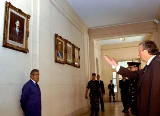 Nestor Kirchner ordena bajar el cuadro del dictador Videla del ...