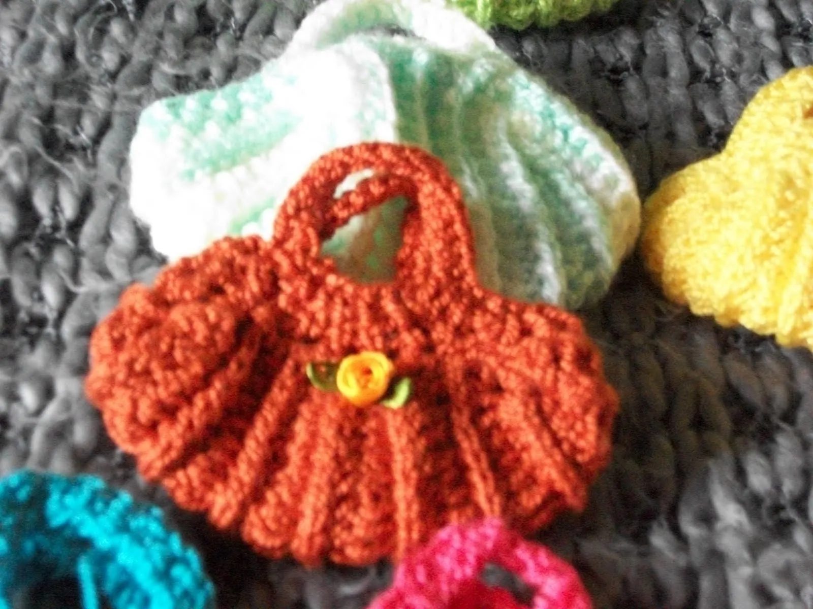 Newen Mapu.: carteras para barbie a crochet