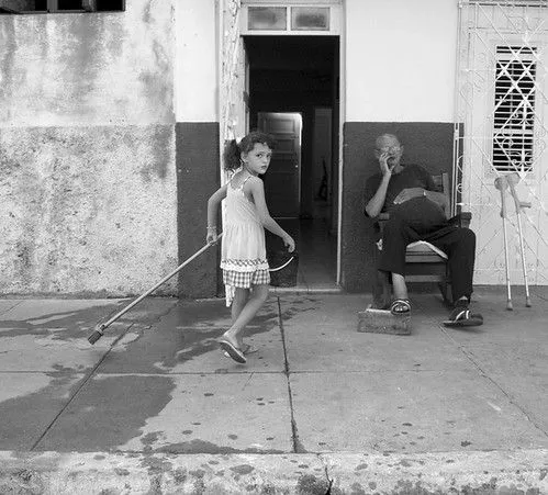 Niña barriendo | Flickr - Photo Sharing!