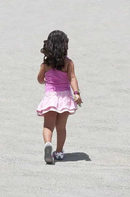 niña caminando | Flickr - Photo Sharing!