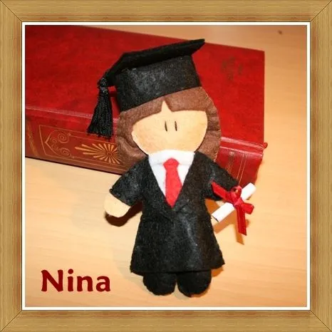 Nina: Licenciada en Empresariales...