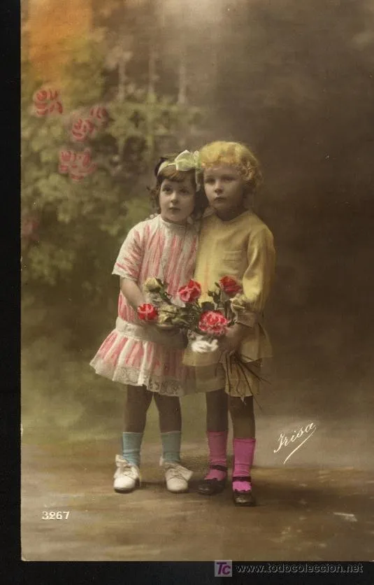 DOS NIÑAS CON FLORES (Postales - Niños)