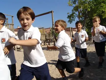 Niñas y niños de primaria ya presentan problemas de dependencia ...