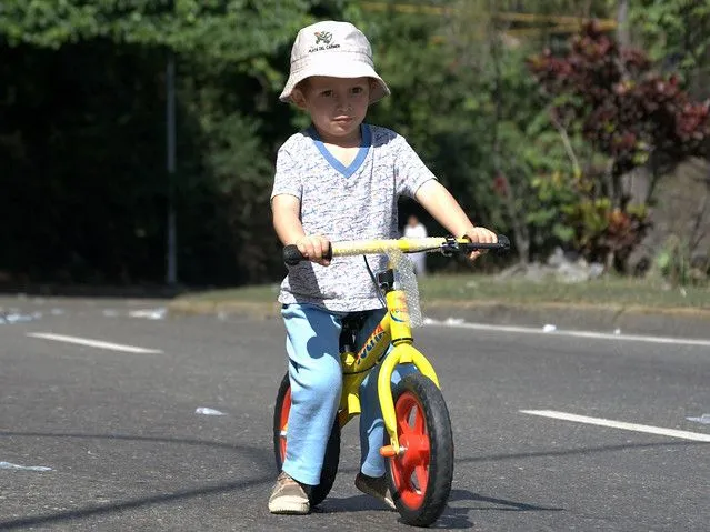 Niño haciendo deporte, Av. Rio de Janeiro, Caracas | Flickr ...
