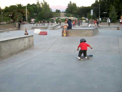 Niño skater parque de los reyes - YouTube
