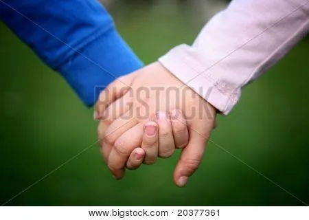 dos niños agarrados de la mano Fotos stock e Imágenes stock | Bigstock