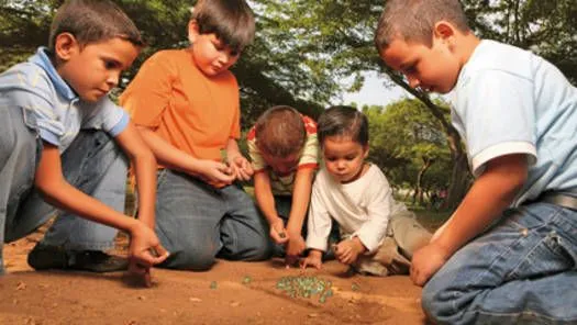 Los niños aprenden jugando - Estampas Zuliana - Estampas