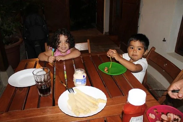 Niños cenando | Flickr - Photo Sharing!