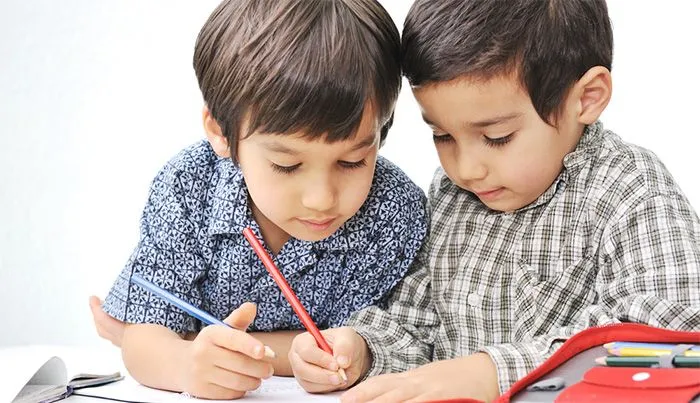 Niños escribiendo - Imagui