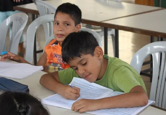 Niños estudiando en la Fundación - EcuadorTimes.net | Breaking ...