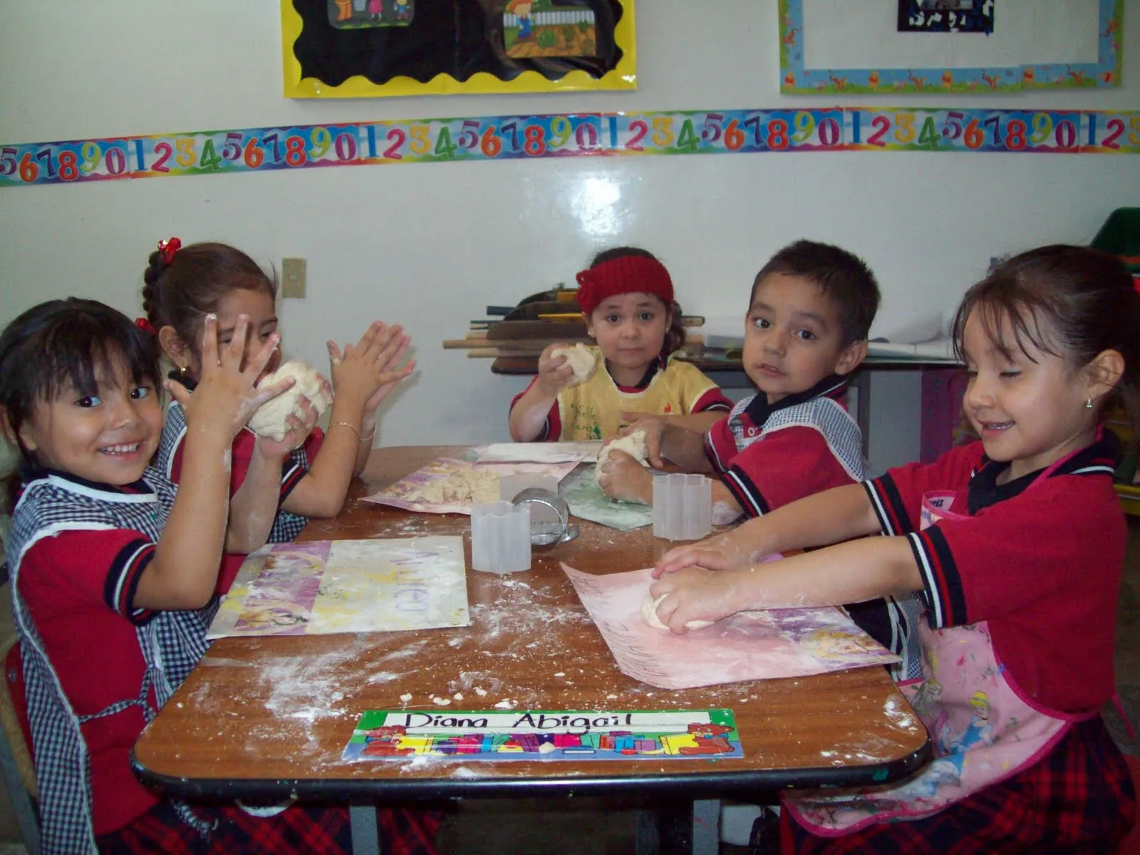 Niños de preescolar jugando - Imagui